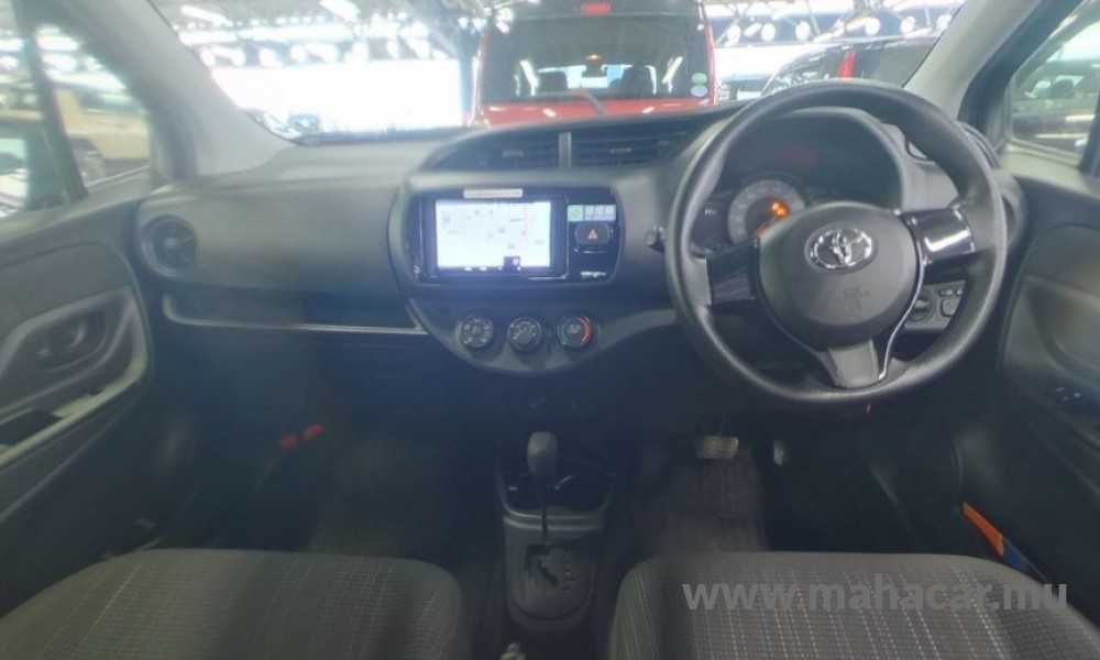 2019 Toyota Vitz photo 4