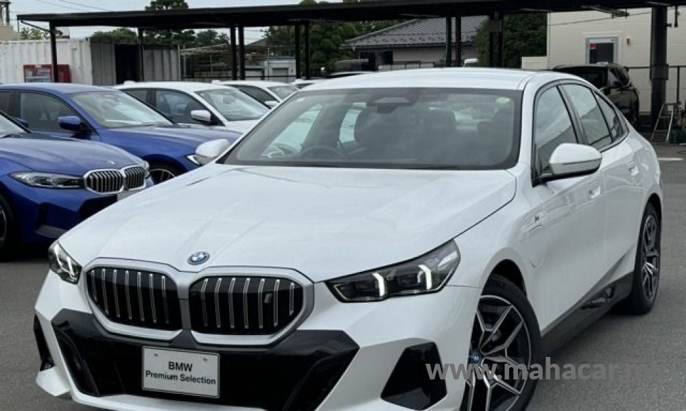 2024 BMW i5, White