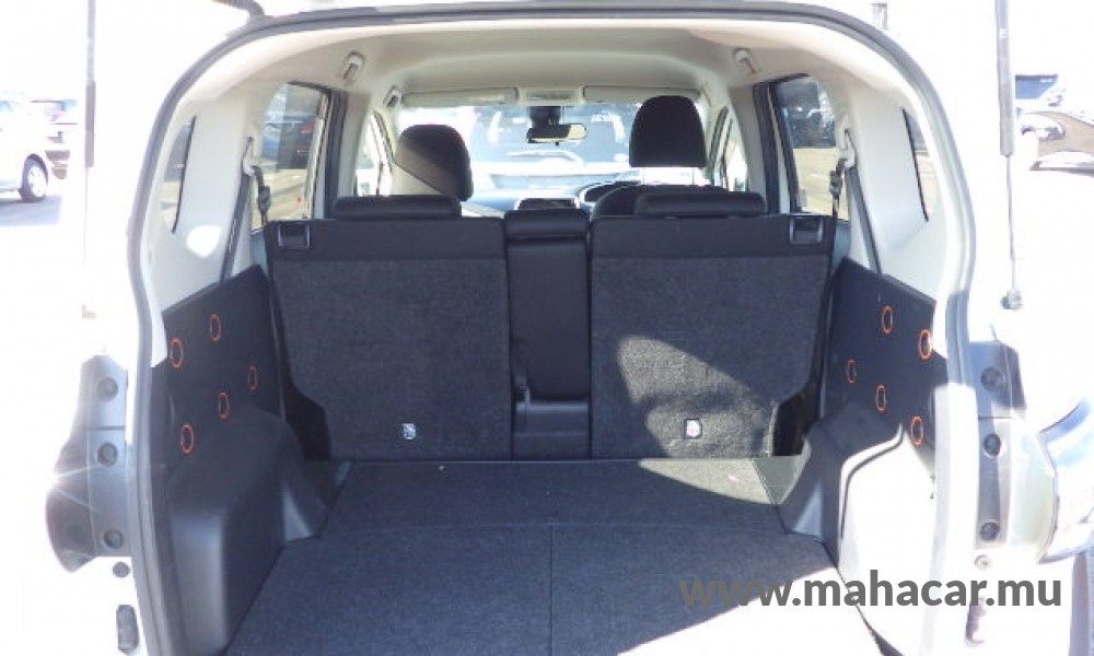 2021 Toyota Sienta Hybrid photo 5