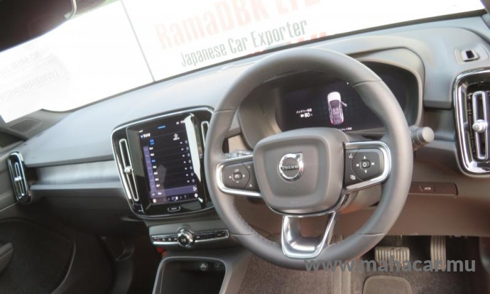 2023 VOLVO C40 photo 7