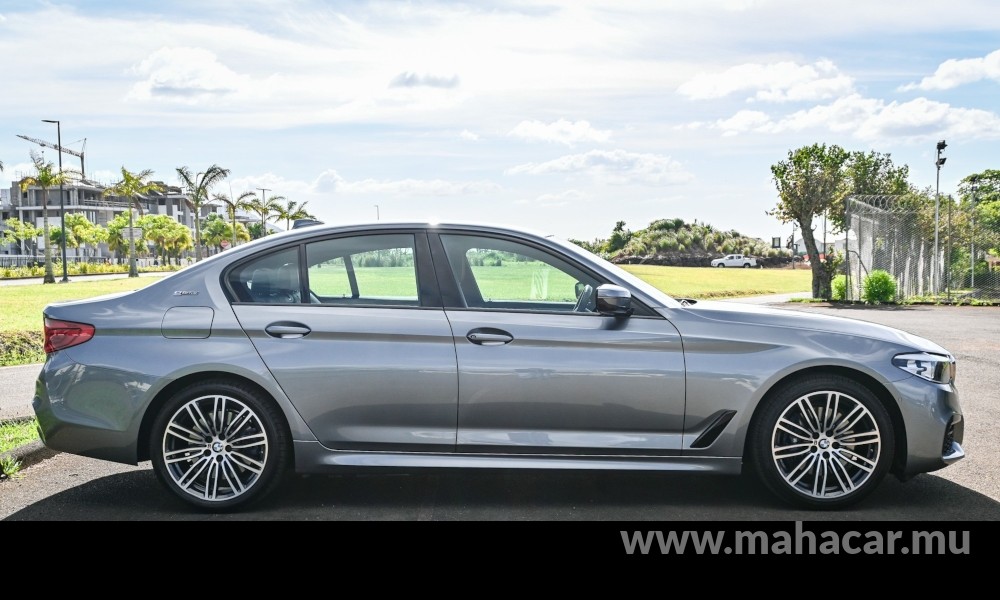 2019 BMW 530e photo 3