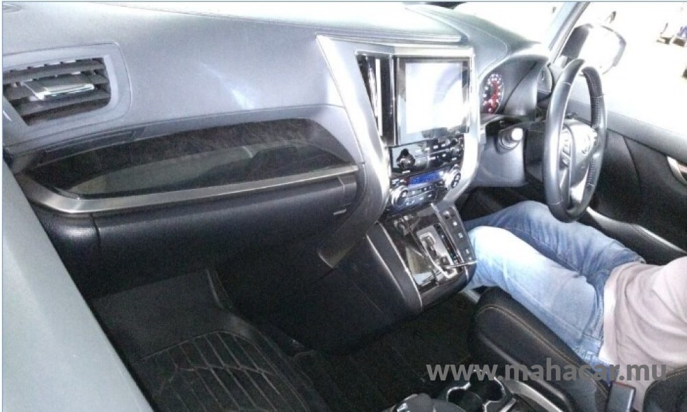 2022 Toyota Alphard photo 5