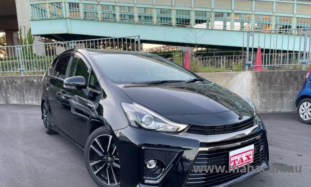 2020 Toyota Prius Alpha photo 6