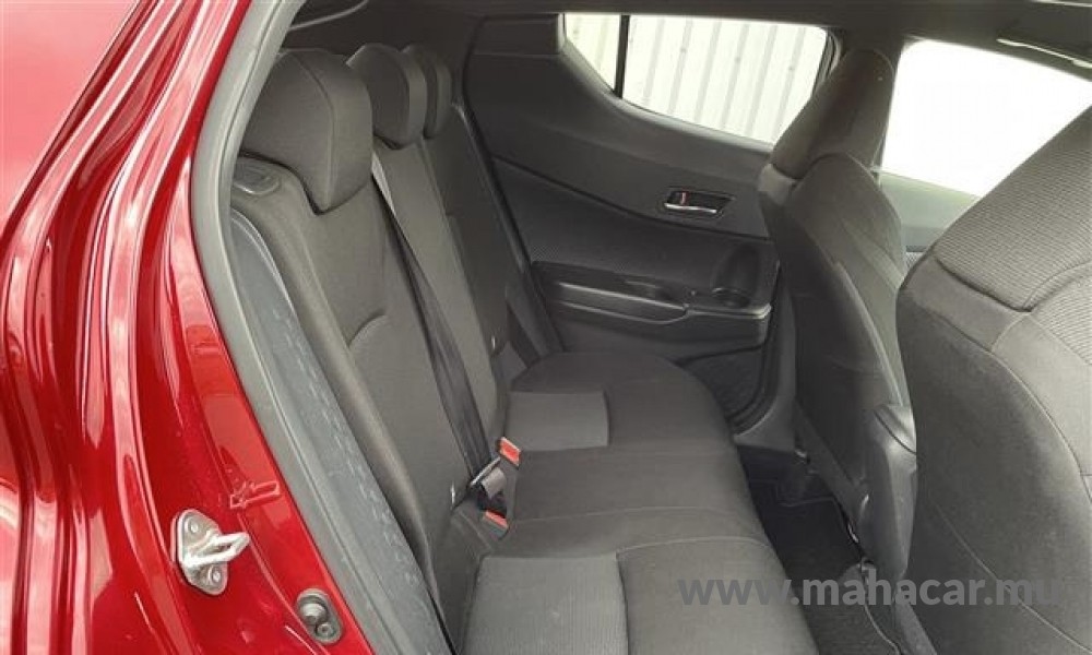 2019 Toyota CHR HYBRID photo 4