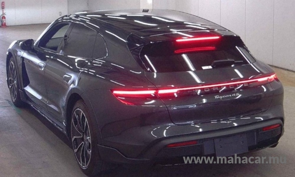 2023 Porsche Taycan photo 3