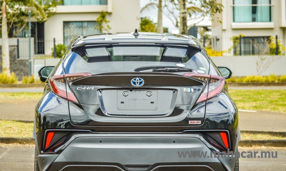 2019 Toyota CHR HYBRID photo 9
