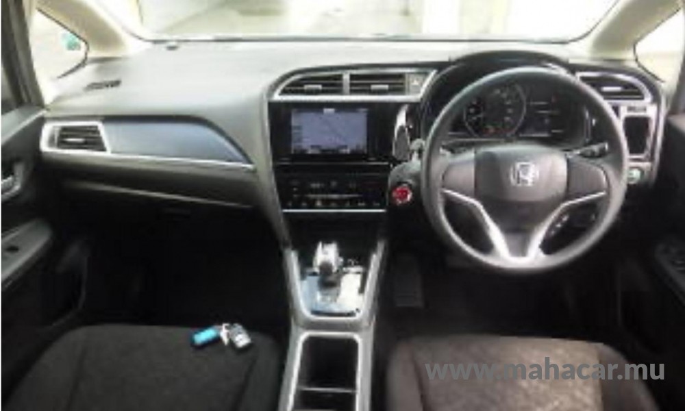 2019 Honda SHUTTLE HYBRID photo 3