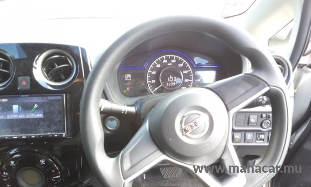 2020 Nissan NOTE E-POWER photo 4