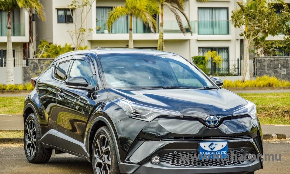 2019 Toyota CHR HYBRID photo 2