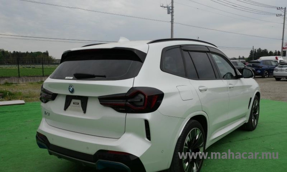 2022 BMW iX3 photo 4