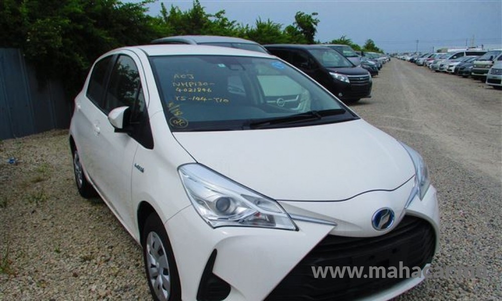 2020 Toyota VITZ HYBRID F photo 3