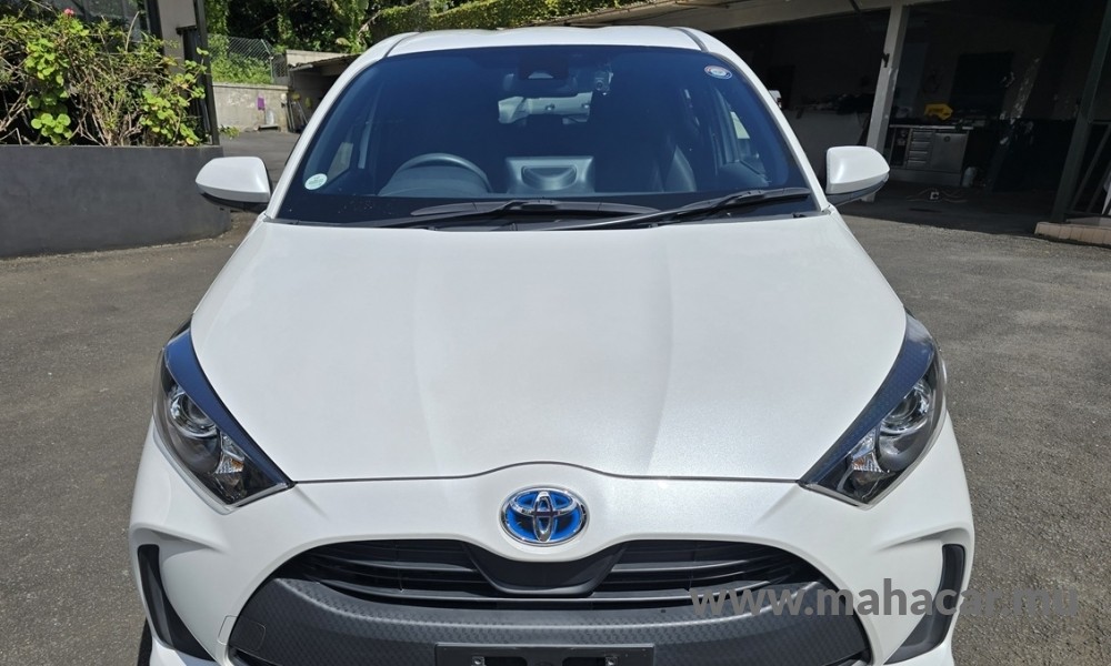 2023 Toyota Yaris, White