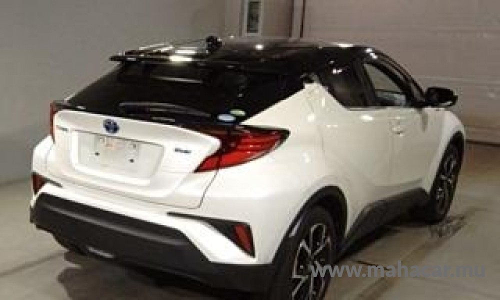 2020 Toyota CHR HYBRID photo 2