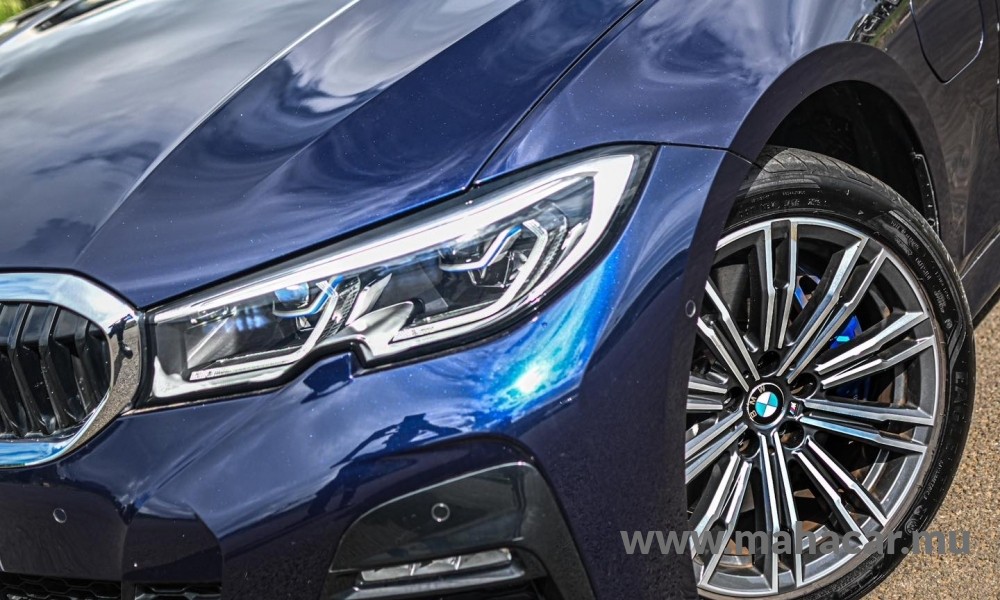 2019 BMW 330e photo 4