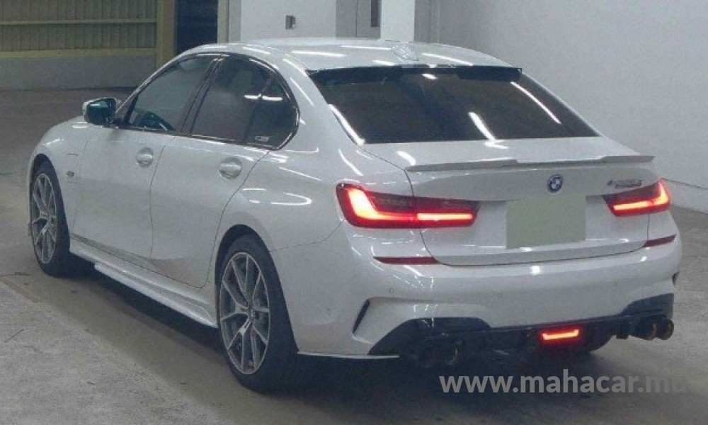 2022 BMW 330e photo 3