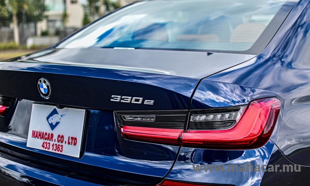 2019 BMW 330e photo 16