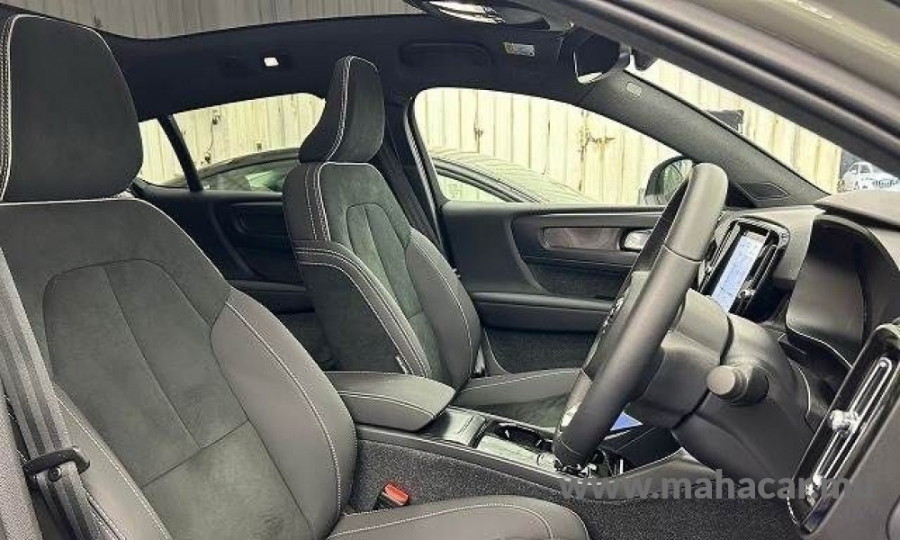 2022 VOLVO C40 photo 11