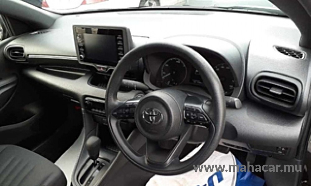 2022 Toyota Yaris photo 8