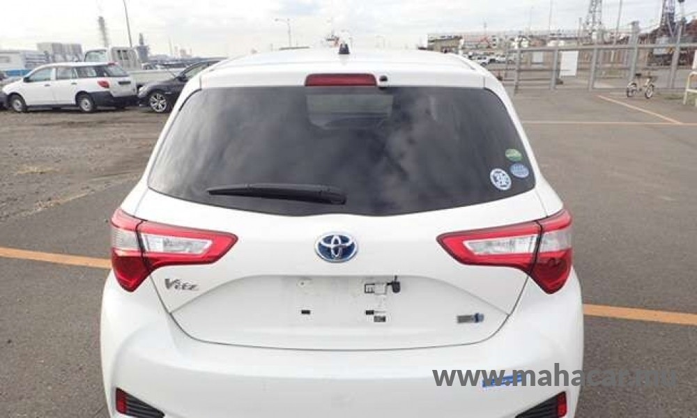 2019 Toyota VITZ HYBRID F photo 5