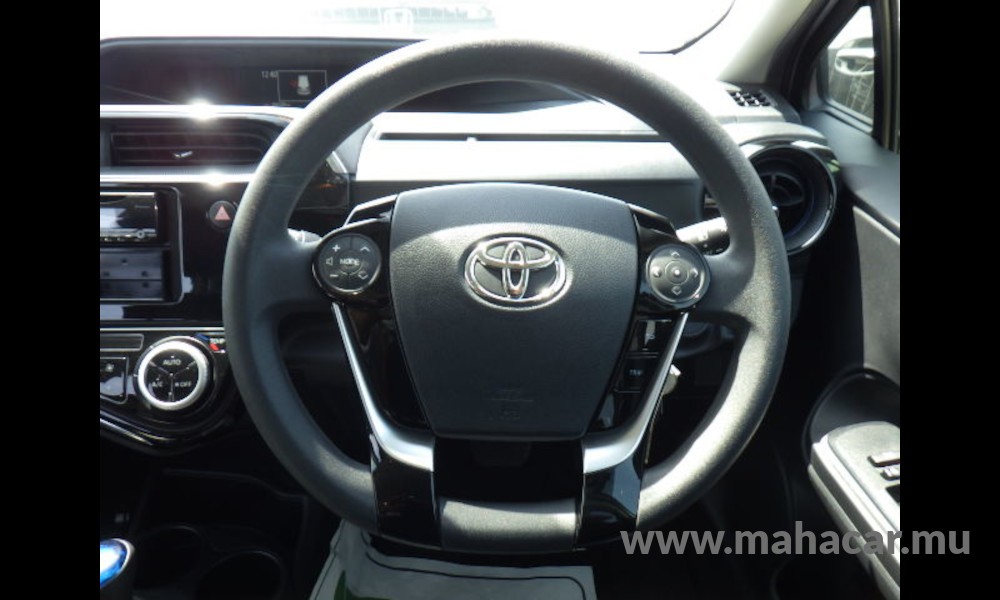 2019 Toyota AQUA photo 3