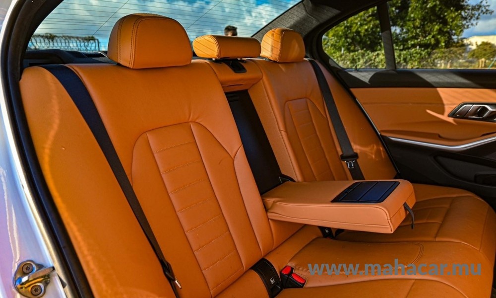 2020 BMW 330i photo 8