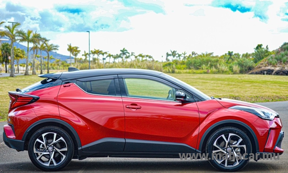 2020 Toyota CHR HYBRID photo 3