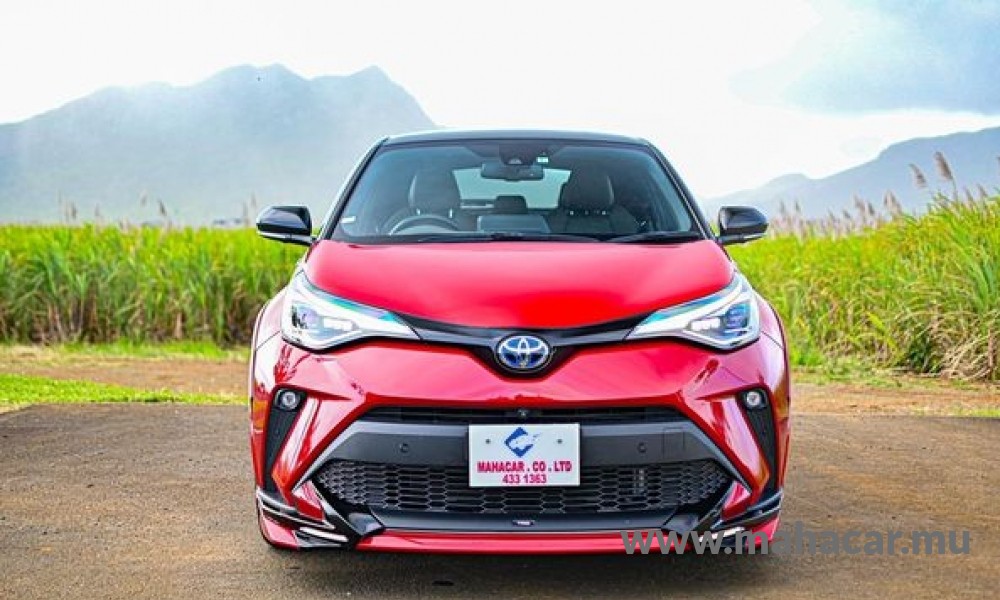 2020 Toyota CHR HYBRID photo 2