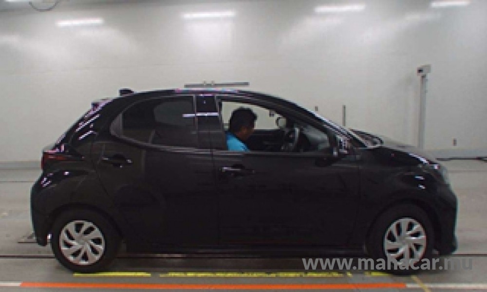 2022 Toyota Yaris photo 3