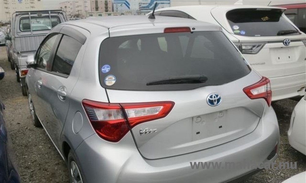 2019 Toyota VITZ HYBRID F photo 5