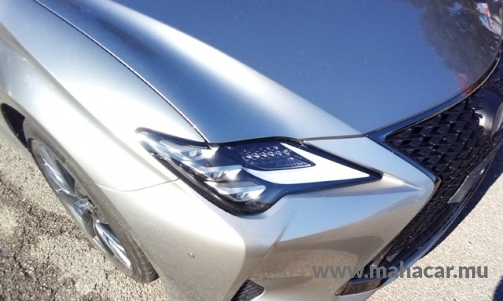 2021 Toyota LEXUS photo 9