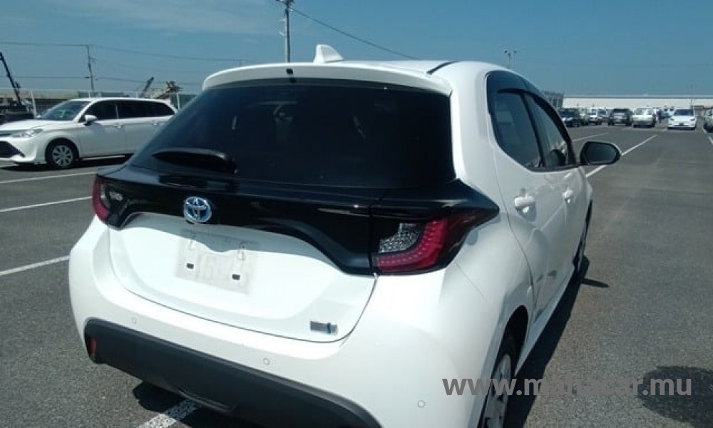 2022 Toyota Yaris Hybrid photo 3