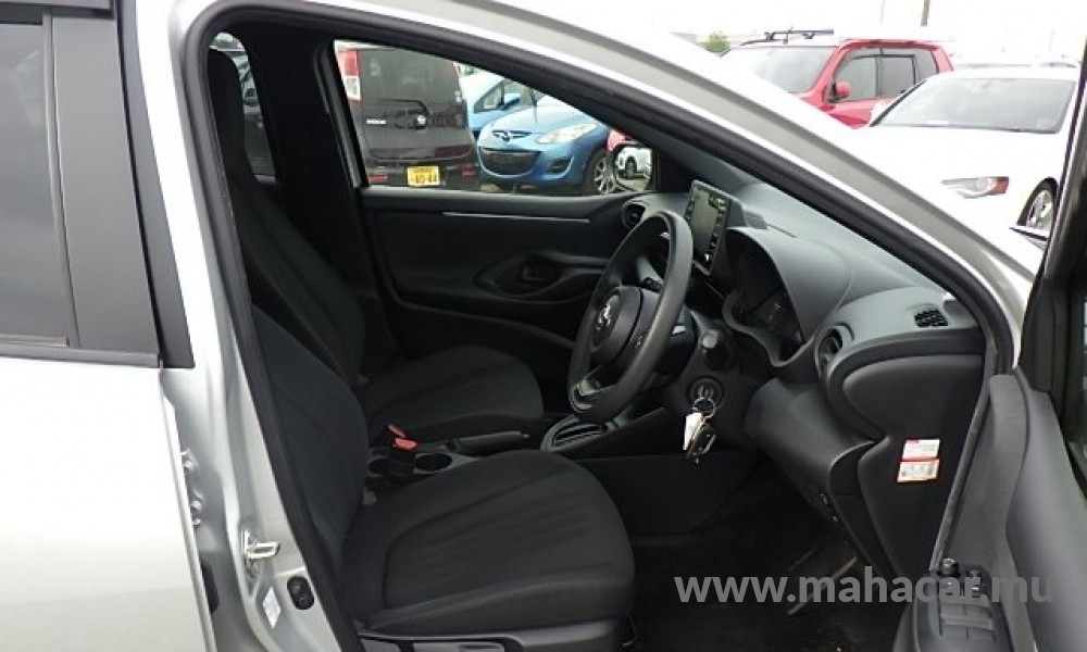 2022 Toyota Yaris Hybrid photo 11