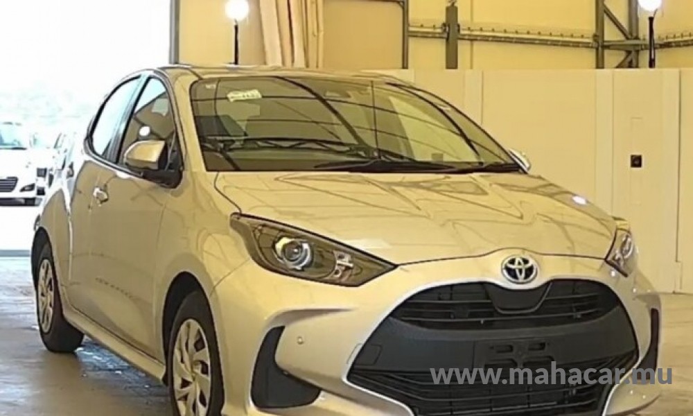 2021 Toyota Yaris Hybrid photo 2
