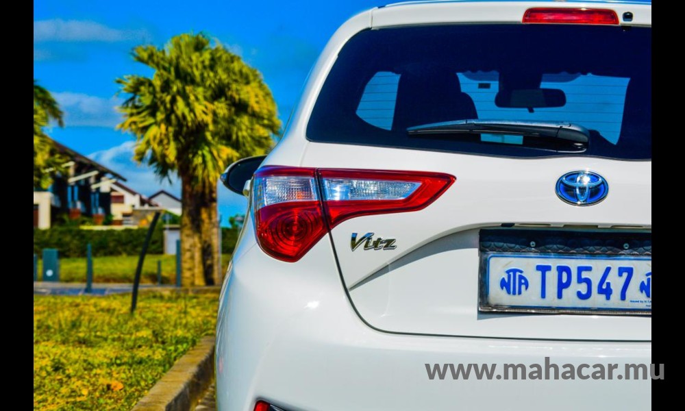2018 Toyota VITZ HYBRID F photo 12