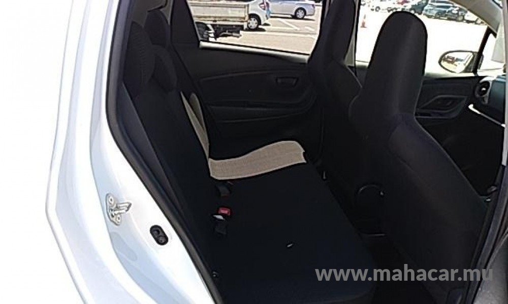 2019 Toyota VITZ HYBRID F photo 9