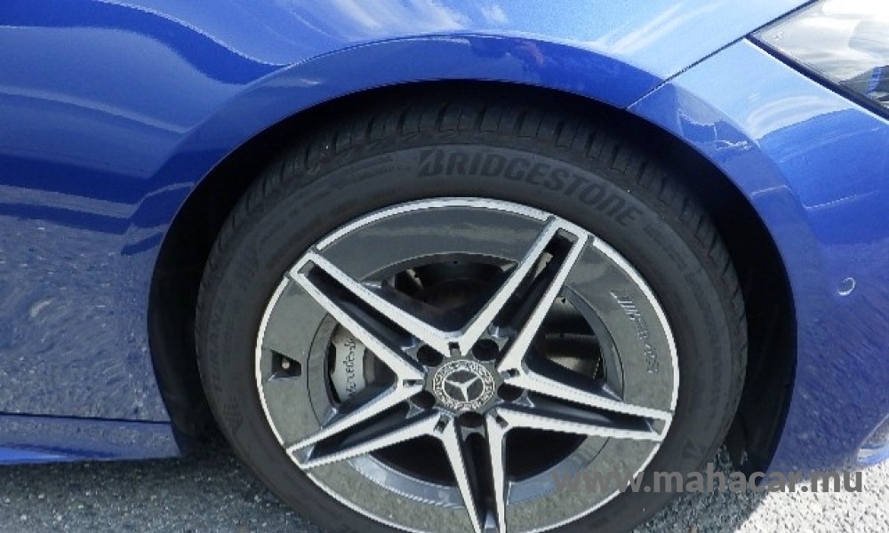 2023 Mercedes C200 photo 9