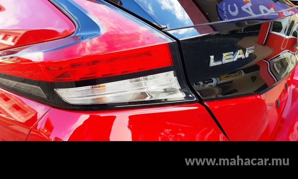 2020 Nissan Leaf G-Edition photo 2