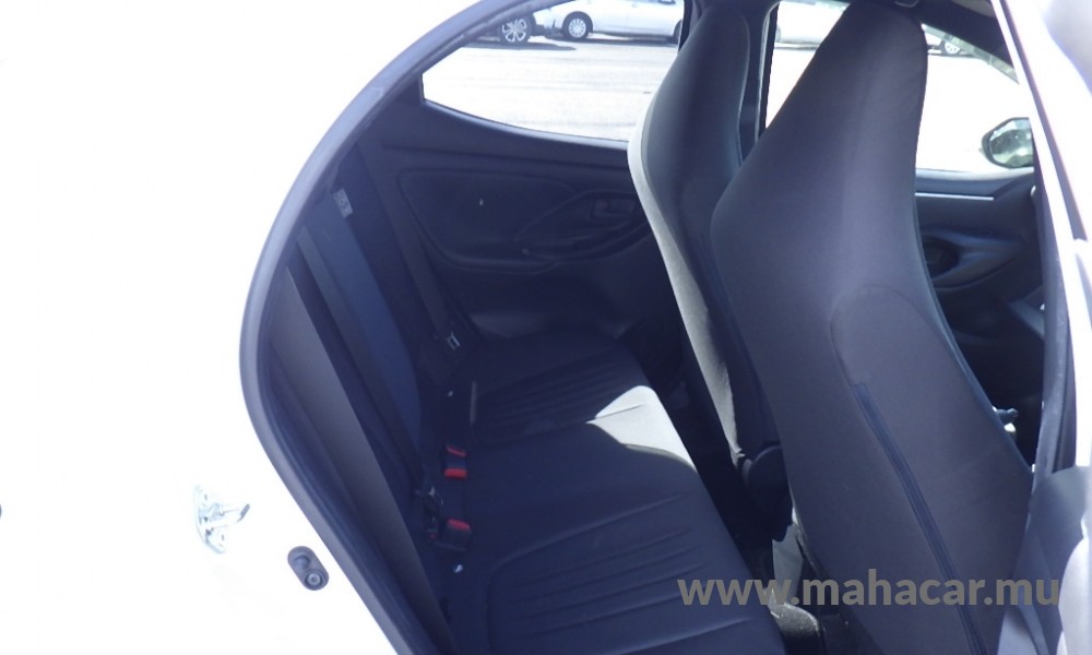 2021 Toyota Yaris photo 6