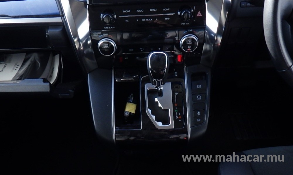 2022 Toyota Alphard photo 13
