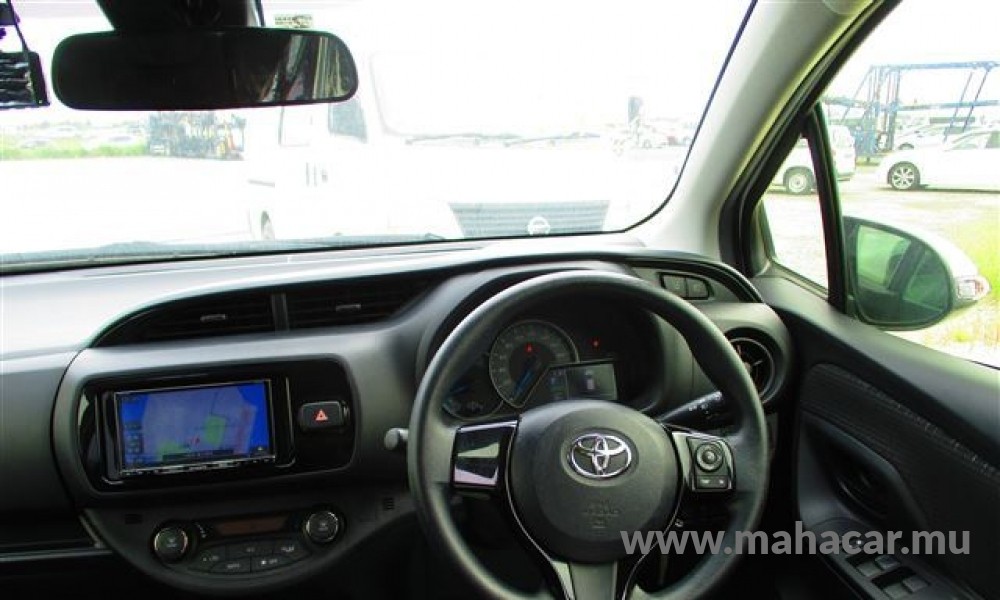 2020 Toyota VITZ HYBRID F photo 10