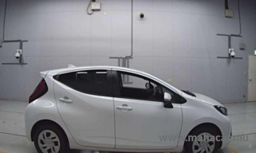 2021 Toyota AQUA photo 3