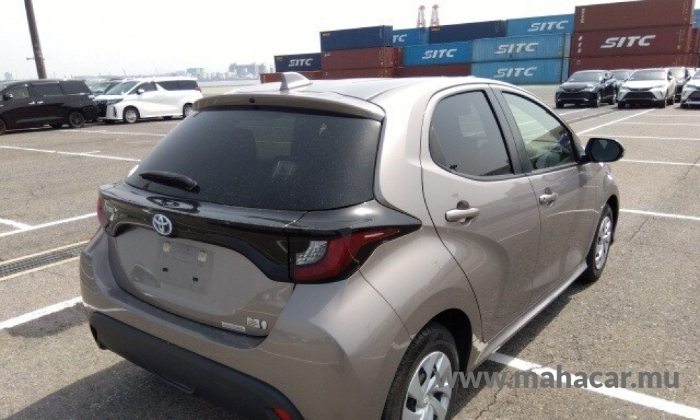 2021 Toyota Yaris Hybrid photo 4