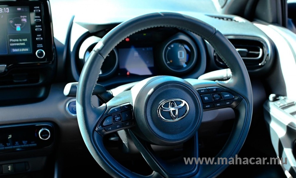 2022 Toyota COROLLA CROSS photo 2