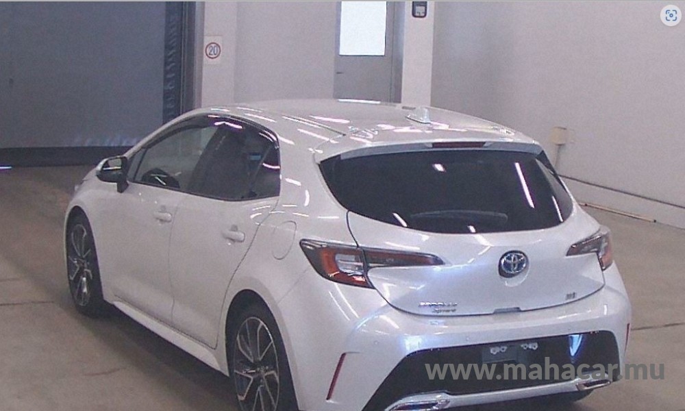 2021 Toyota Corolla photo 2