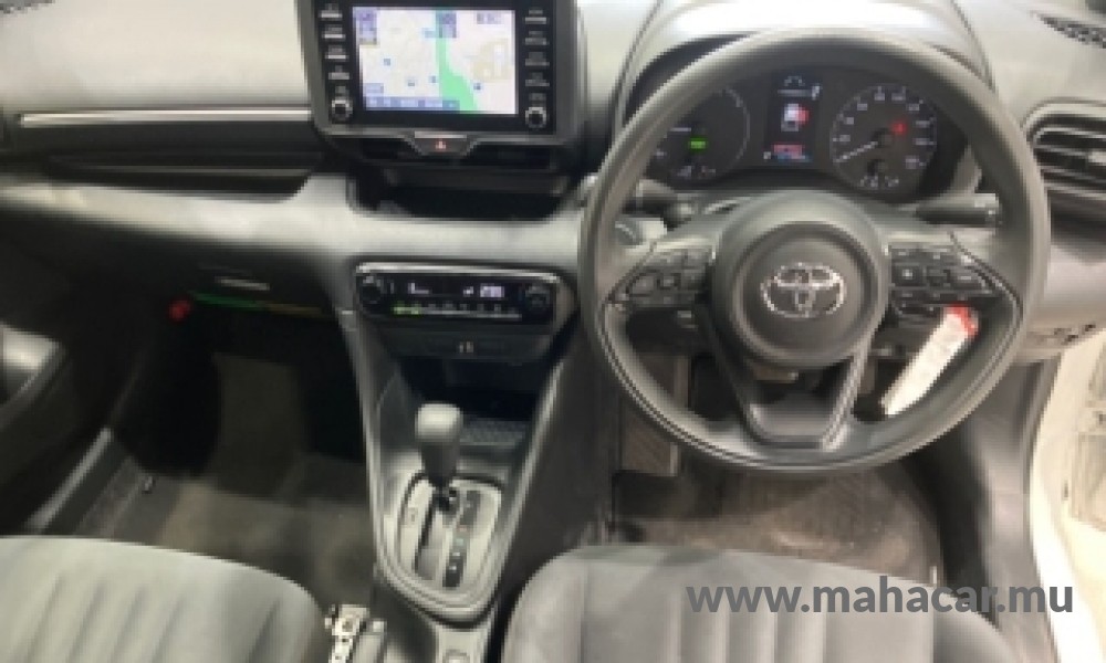 2021 Toyota Yaris photo 2