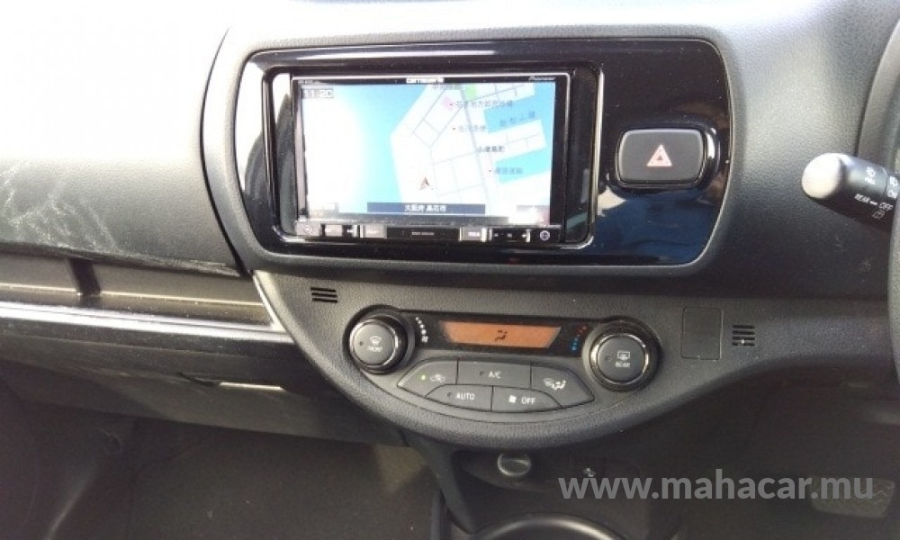 2019 Toyota VITZ HYBRID F photo 7