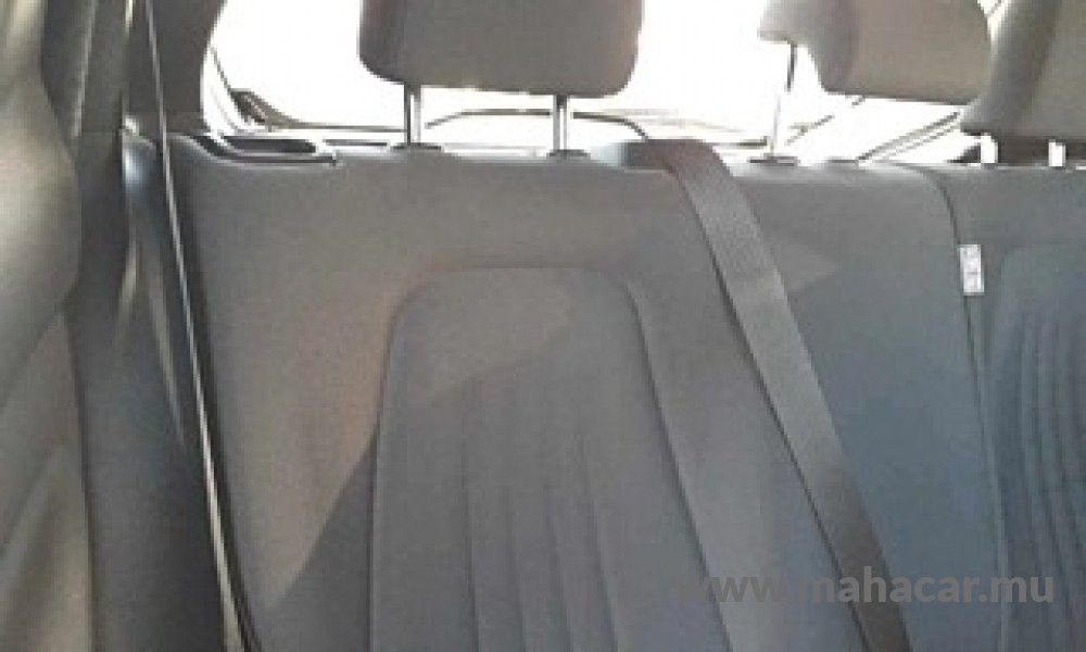 2022 Toyota Yaris Hybrid photo 8