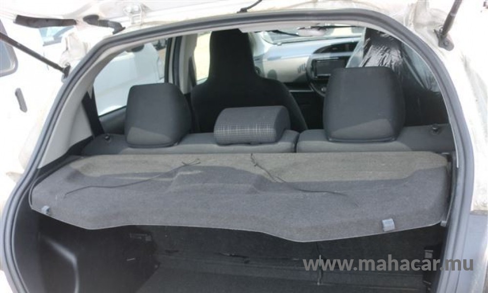 2020 Toyota VITZ HYBRID F photo 4