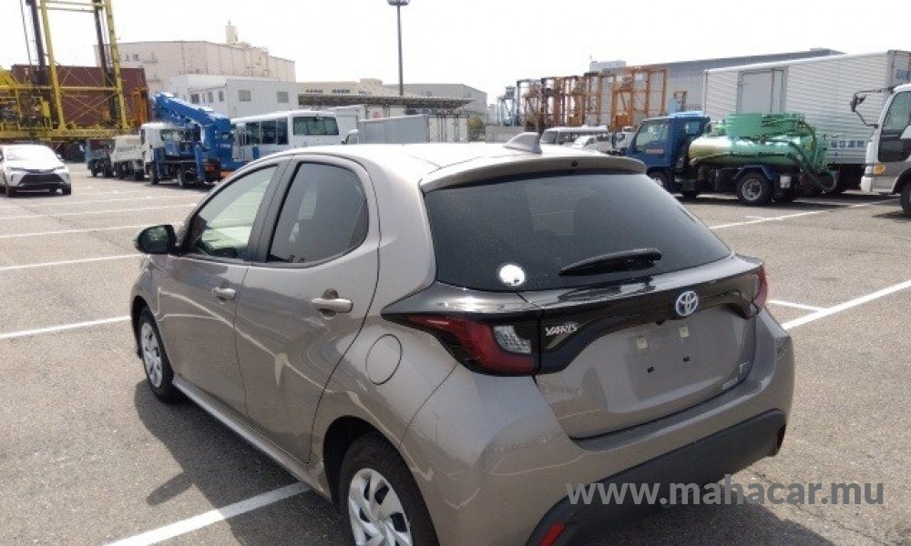 2021 Toyota Yaris Hybrid photo 3