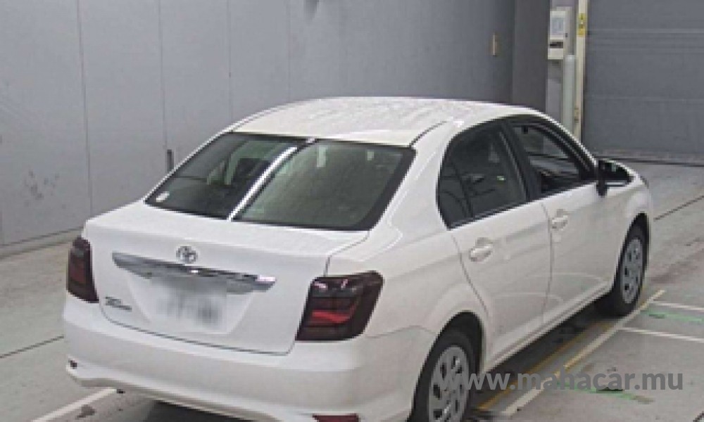 2024 Toyota Corolla Axio photo 2